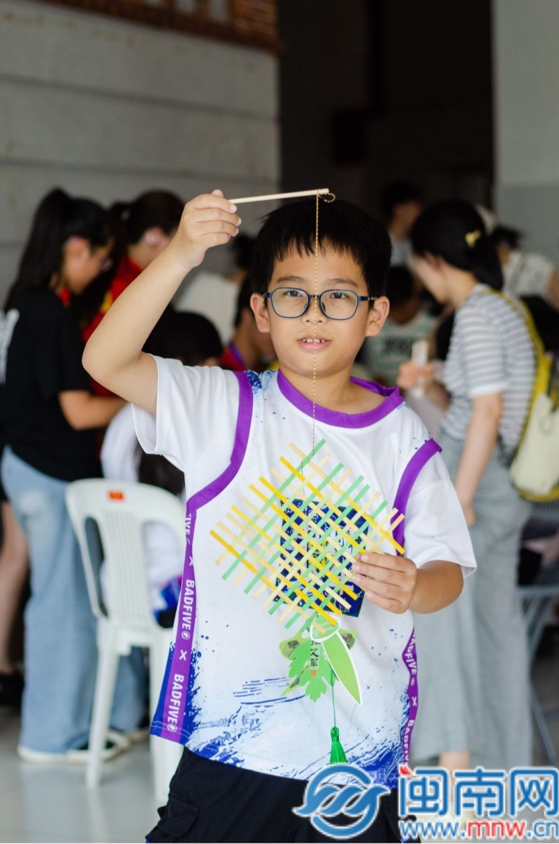 赏古画、编竹编！中国闽台缘博物馆开展端午文化体验活动(图3)