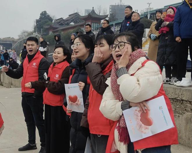 1条江！3项赛事！近千人！昨天的汉江太热闹！(图6)