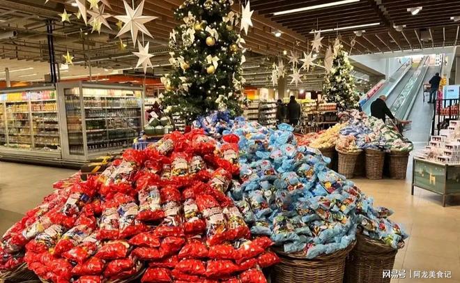 今年圣诞节“洋节”遭遇空前清冷年轻人说：“中国节”更好玩