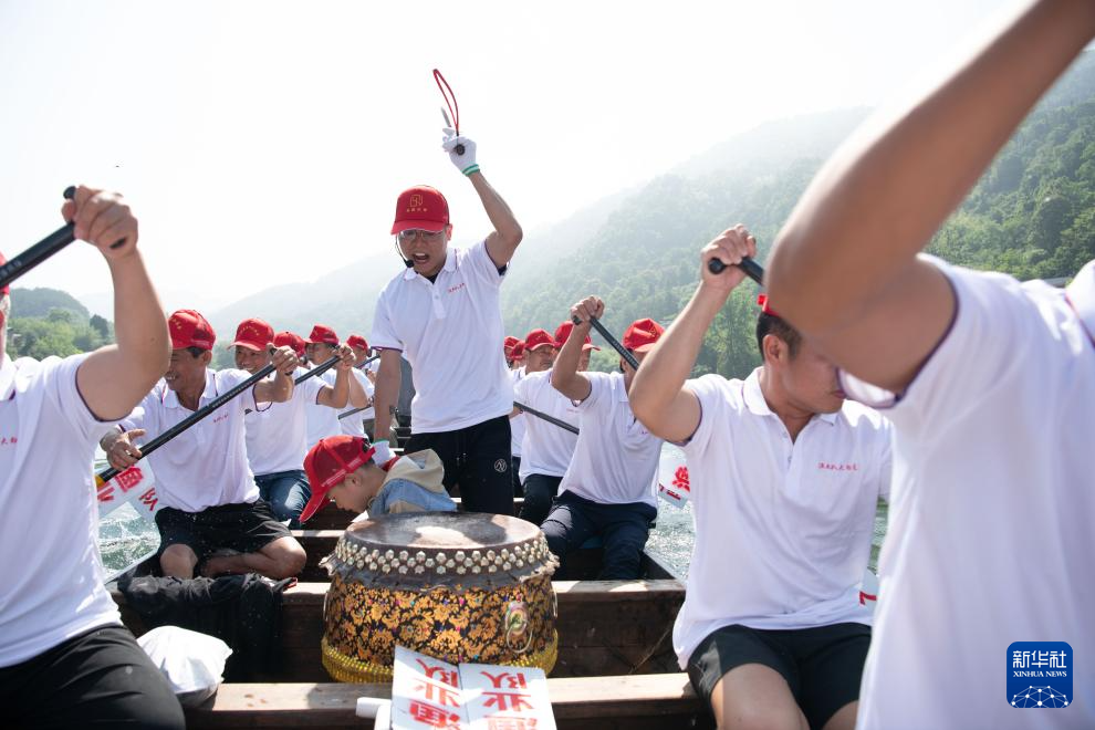 桃花潭水千年韵 龙舟竞渡寄乡情(图2)