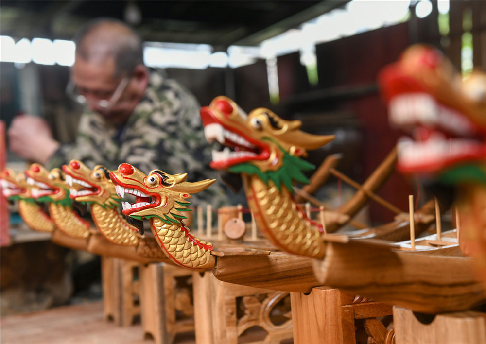 组图 写福字、剪窗花、做福袋！这所幼儿园新年大集超热闹