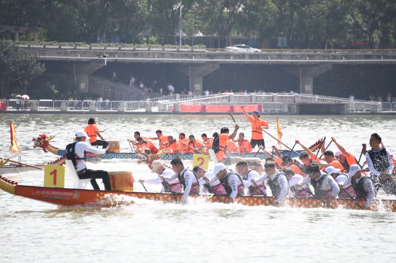 冬季龙舟盛会：2026中国·吉林市国际冬季龙舟邀请赛热血开赛(图1)