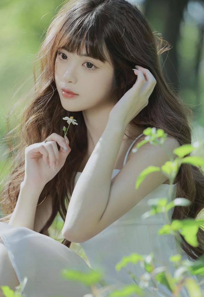 小女孩拨开裙子让人诵(图1)