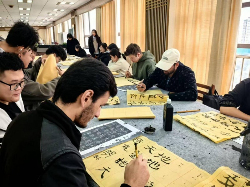 东营职业学院：非遗雅韵牵丝路留学生沉浸式触摸中华文脉(图3)