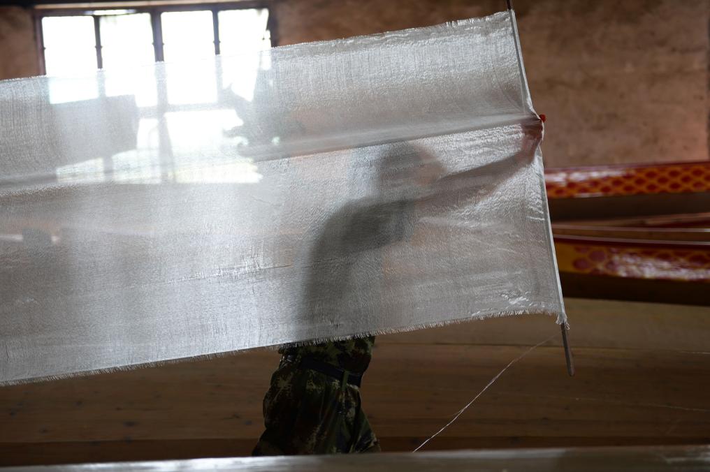 国际龙舟队湖南汨罗劈波竞渡 花甲女子龙舟队成焦点(图1)