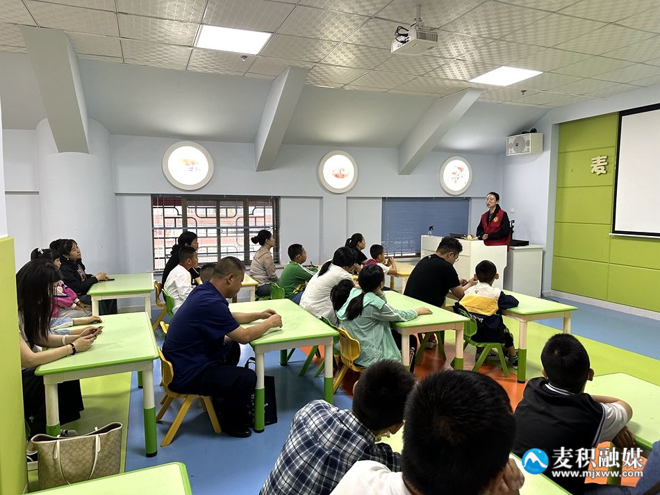 麦积区博物馆开展“龙舟竞渡百舸争流”——非遗竹编龙舟手工制作社会教育活动(图)(图2)