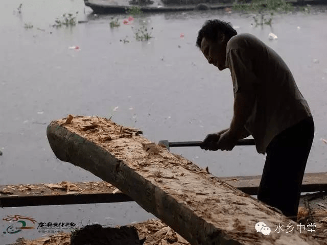 潜心研技艺 匠心造龙舟（追梦路上）