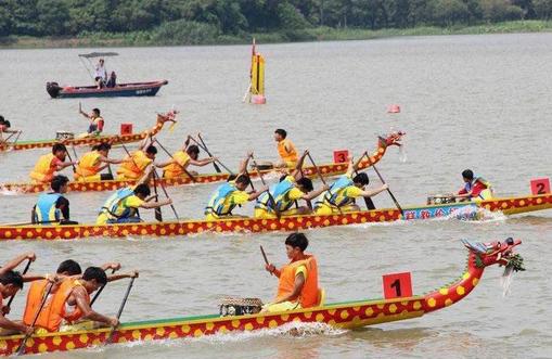 年味拉满！罗甸玉湖龙舟赛13支队伍挥桨闹新春