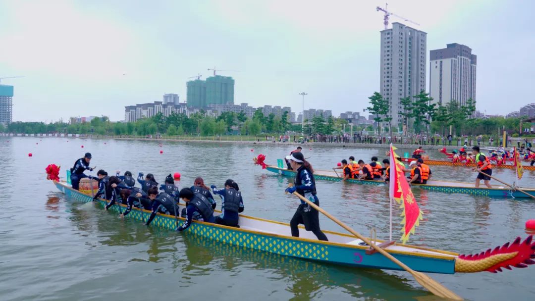 直击端午各地赛龙舟现场(图1)