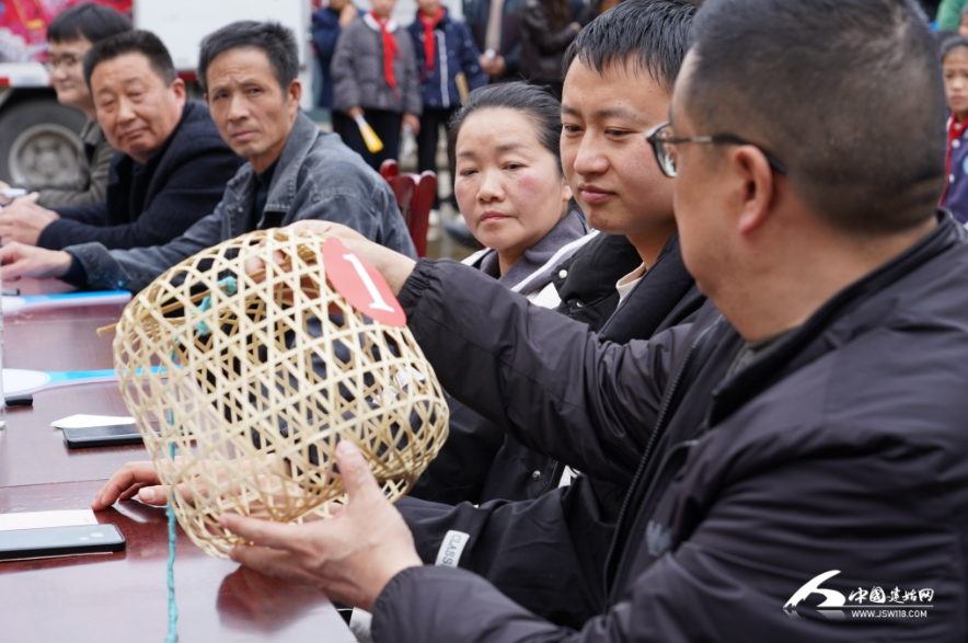 指尖竹韵映乡愁 非遗传承焕新生——客坊村举办首届竹编灯笼大赛(图2)