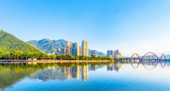 挥桨逐浪启新程 全国性龙舟赛事首次落地米易(图3)