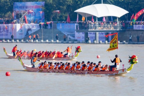 挥桨逐浪启新程 全国性龙舟赛事首次落地米易(图4)