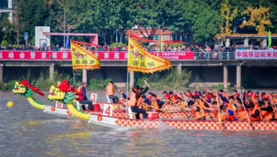 挥桨逐浪启新程 全国性龙舟赛事首次落地米易(图7)