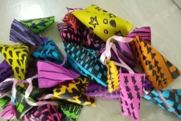 在下甜喵酱：端午节龙舟折纸视频教程(图1)