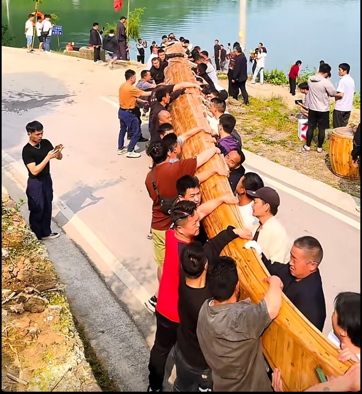 贵州松桃：多支劲旅下水 备战端午龙舟赛(图1)