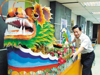 秭归传统木制龙舟迎端午非遗传承人匠心打造(图1)