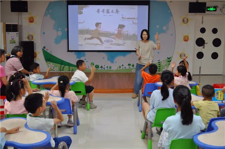 龙舟逐浪书香相伴(图1)