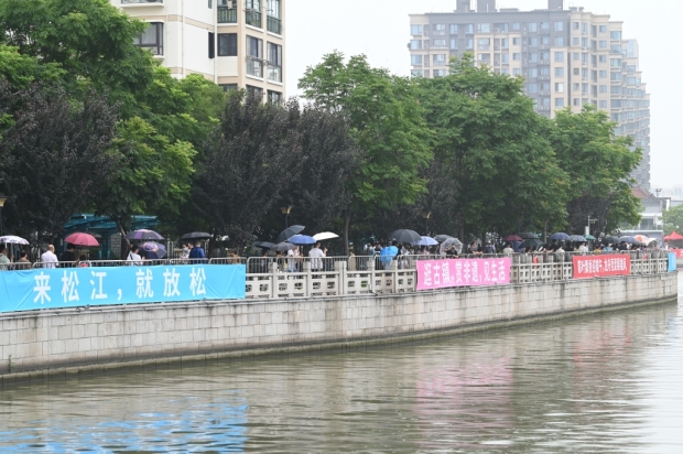 魔都眼｜端午节龙舟赛燃情开桨中外游客共赴速度之约(图4)