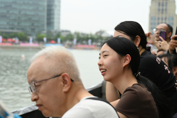 魔都眼｜端午节龙舟赛燃情开桨中外游客共赴速度之约(图7)