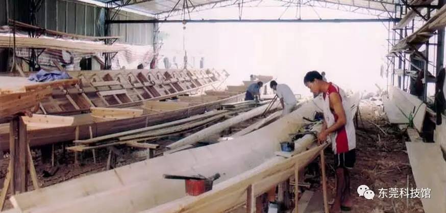 教你做个龙舟！能用能载人一个更比五个强-爱奇艺(图1)