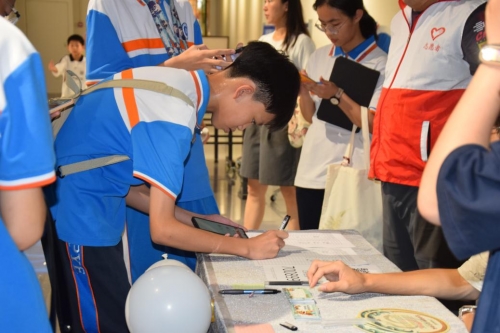 玩转AI短剧！洛浦青少年解锁龙舟非遗新玩法——广州市番禺区洛浦街道办事处携手质知行突击队探索“AI+传统文化”融合新路径(图1)