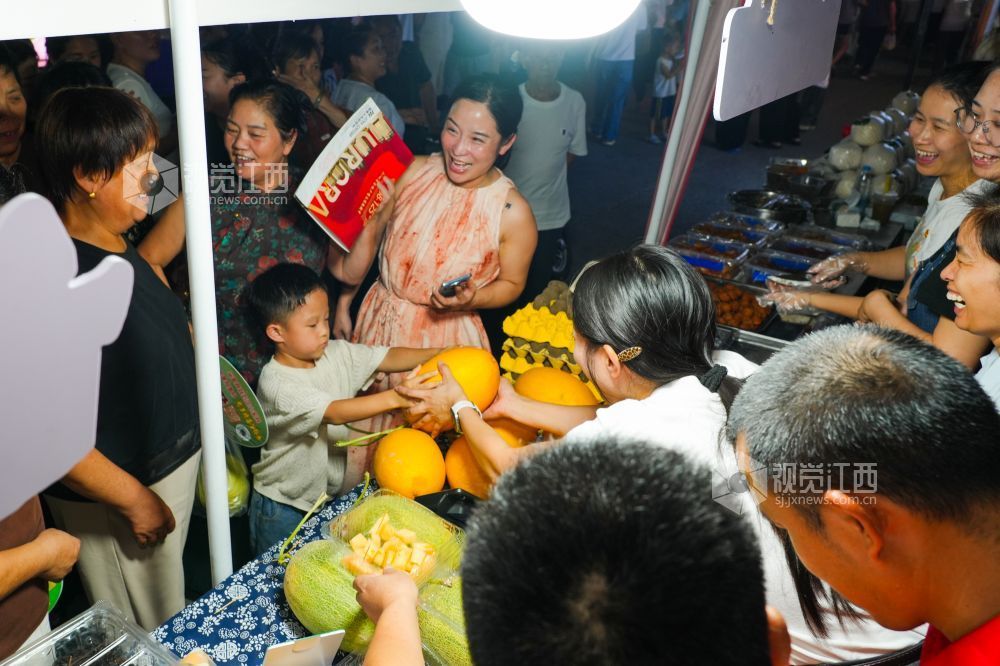 萍乡：夜市直播带货助农增收促振兴（图）(图5)