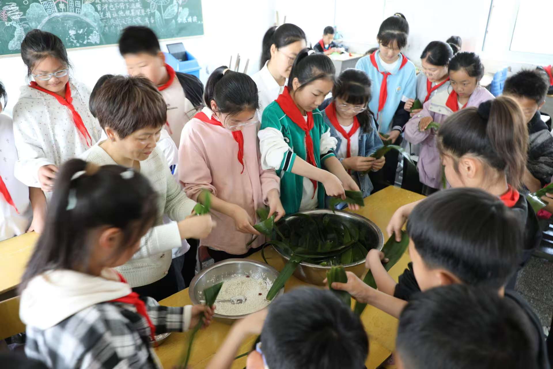 7分钟用折纸做一个端午立体龙舟更添节日气氛(图1)